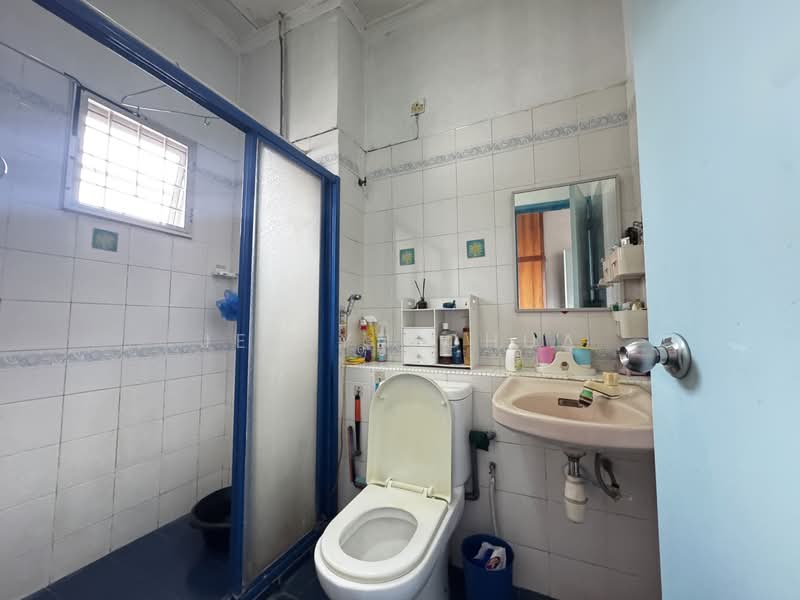Rumah Teres 2 Tingkat untuk Dijual di Usj 16 (Subang Jaya) - Jeslyn Chua - Bathroom - PropertyGuru.com.my