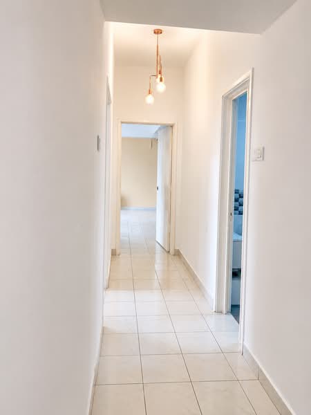 Kondominium untuk Dijual di Kelana Puteri - Albert Ho - Corridor - PropertyGuru.com.my