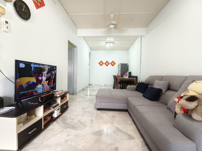 Rumah Teres untuk Dijual di Taman Kajang Utama (Kajang) - KK Sah - Living Room - PropertyGuru.com.my
