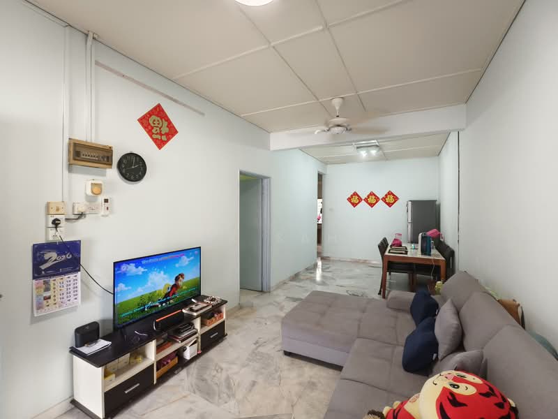 Rumah Teres untuk Dijual di Taman Kajang Utama (Kajang) - KK Sah - Living Room - PropertyGuru.com.my