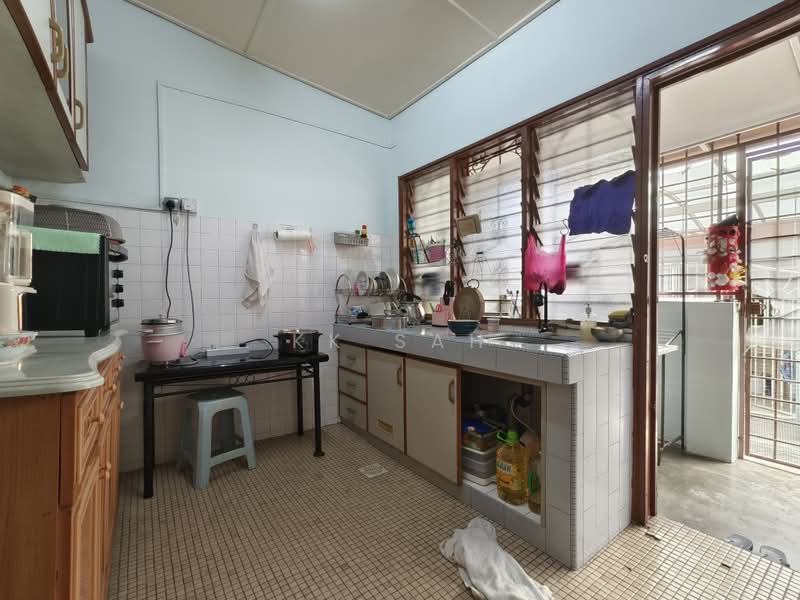 Rumah Teres untuk Dijual di Taman Kajang Utama (Kajang) - KK Sah - Kitchen - PropertyGuru.com.my