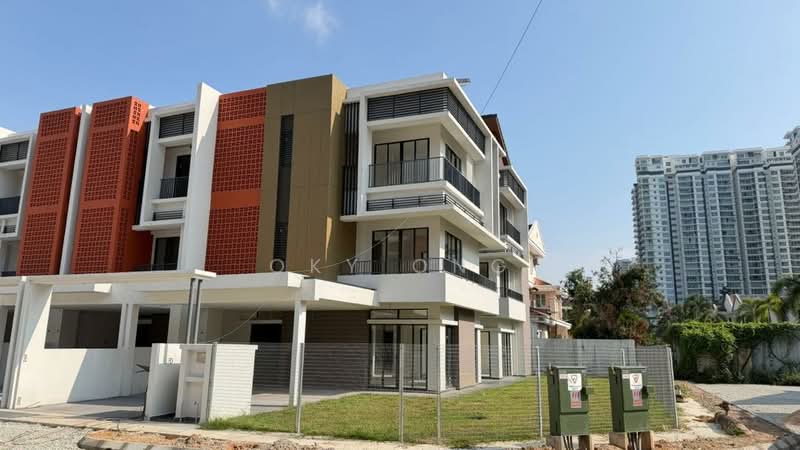 Rumah Teres untuk Dijual di Happy Garden (Kuchai Lama) - Oky Ong - Exterior - PropertyGuru.com.my