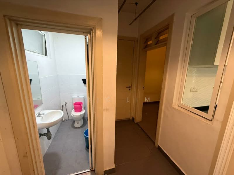 Kondominium untuk Dijual di Surian Residences - Eric Lim - Bathroom - PropertyGuru.com.my