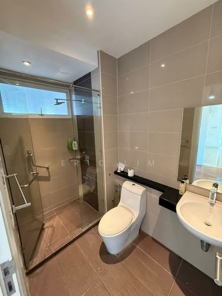 Kondominium untuk Dijual di Surian Residences - Eric Lim - Bathroom - PropertyGuru.com.my