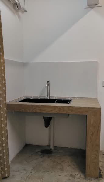 Rumah Teres 2 Tingkat untuk Disewa di Penampang (Sabah) - Rosma SK - Pantry, master bedroom- Ground floor - PropertyGuru.com.my
