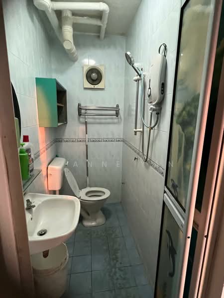 Pangsapuri untuk Disewa di Desa Sri Puteri B - Joanne Yan - Bathroom - PropertyGuru.com.my