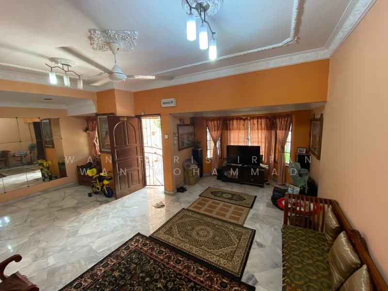 Rumah Teres 2 Tingkat untuk Dijual di Usj 11 (Subang Jaya) - Wan Faris Irfan Wan Mohammad - Living Room - PropertyGuru.com.my