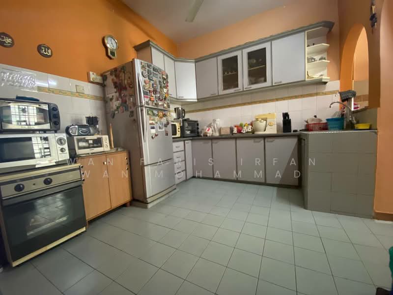 Rumah Teres 2 Tingkat untuk Dijual di Usj 11 (Subang Jaya) - Wan Faris Irfan Wan Mohammad - Kitchen - PropertyGuru.com.my
