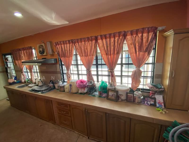 Rumah Teres 2 Tingkat untuk Dijual di Usj 11 (Subang Jaya) - Wan Faris Irfan Wan Mohammad - Kitchen - PropertyGuru.com.my
