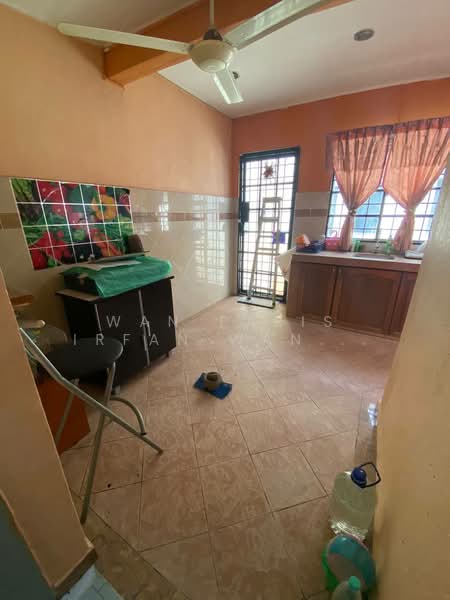 Rumah Teres 2 Tingkat untuk Dijual di Usj 11 (Subang Jaya) - Wan Faris Irfan Wan Mohammad - Kitchen - PropertyGuru.com.my