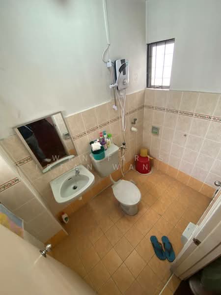 Rumah Teres 2 Tingkat untuk Dijual di Usj 11 (Subang Jaya) - Wan Faris Irfan Wan Mohammad - Bathroom - PropertyGuru.com.my