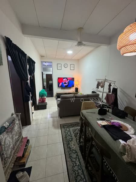 1-storey Terraced House for Sale in Taman Dato Demang (Seri Kembangan) - Joey Wong - Living Room - PropertyGuru.com.my