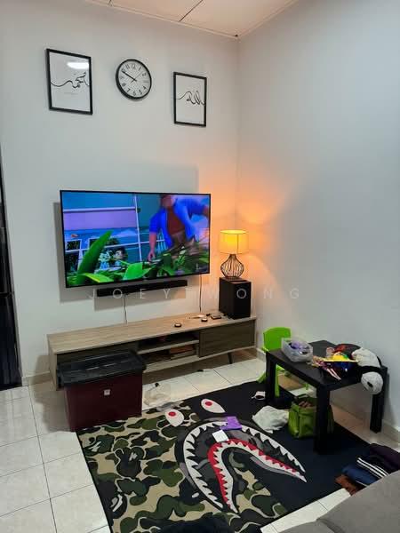 1-storey Terraced House for Sale in Taman Dato Demang (Seri Kembangan) - Joey Wong - Living Room - PropertyGuru.com.my