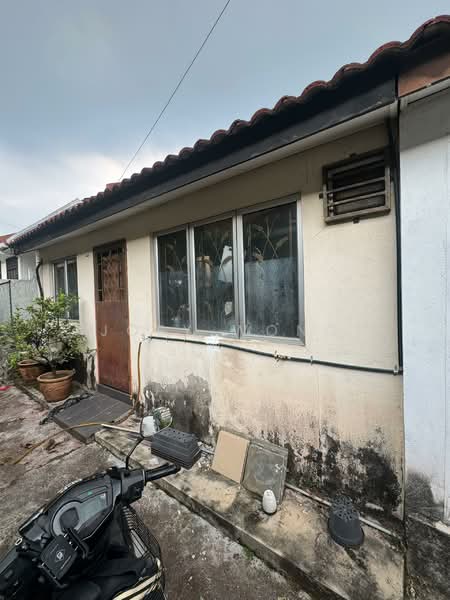 1-storey Terraced House for Sale in Taman Dato Demang (Seri Kembangan) - Joey Wong - Exterior - PropertyGuru.com.my