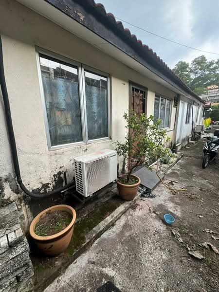 1-storey Terraced House for Sale in Taman Dato Demang (Seri Kembangan) - Joey Wong - Exterior - PropertyGuru.com.my