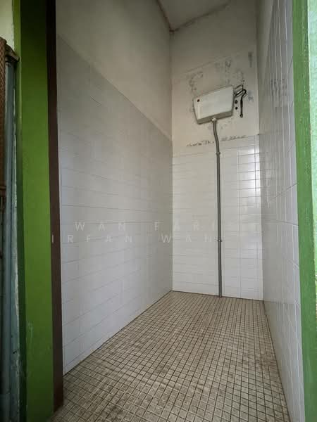 Shop / Office for Sale in Taman Nirwana (Ampang) - Wan Faris Irfan Wan Mohammad - Bathroom - PropertyGuru.com.my