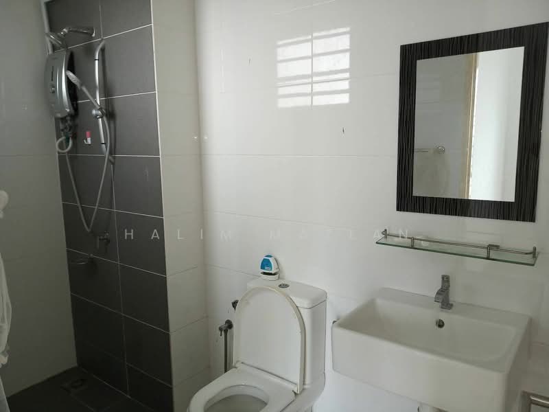 Servis Apartment untuk Dijual di De Centrum Residences - Halim Mazlan - Bathroom - PropertyGuru.com.my