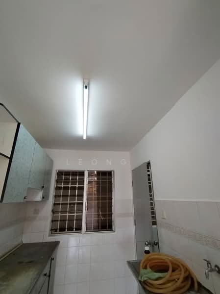 Pangsapuri untuk Disewa di Taman Kristal - Leong . - Kitchen - PropertyGuru.com.my