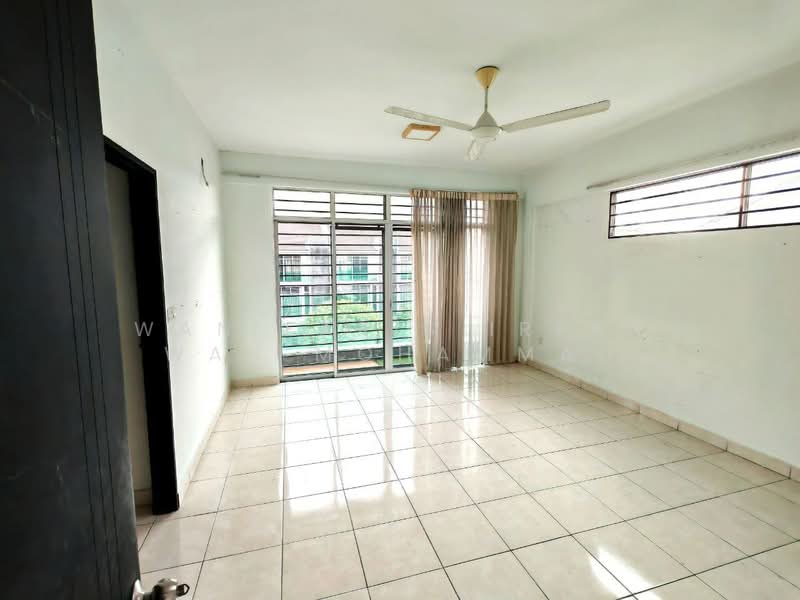 3-storey Terraced House for Sale in Kajang (Selangor) - Wan Faris Irfan Wan Mohammad - Living Room - PropertyGuru.com.my
