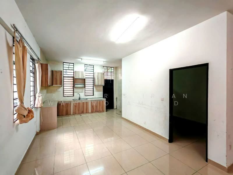 3-storey Terraced House for Sale in Kajang (Selangor) - Wan Faris Irfan Wan Mohammad - Kitchen - PropertyGuru.com.my