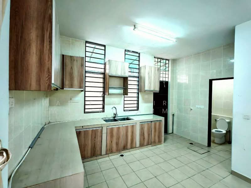 3-storey Terraced House for Sale in Kajang (Selangor) - Wan Faris Irfan Wan Mohammad - Kitchen - PropertyGuru.com.my