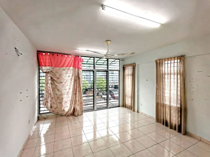 3-storey Terraced House for Sale in Kajang (Selangor) - Wan Faris Irfan Wan Mohammad - Living Room - PropertyGuru.com.my