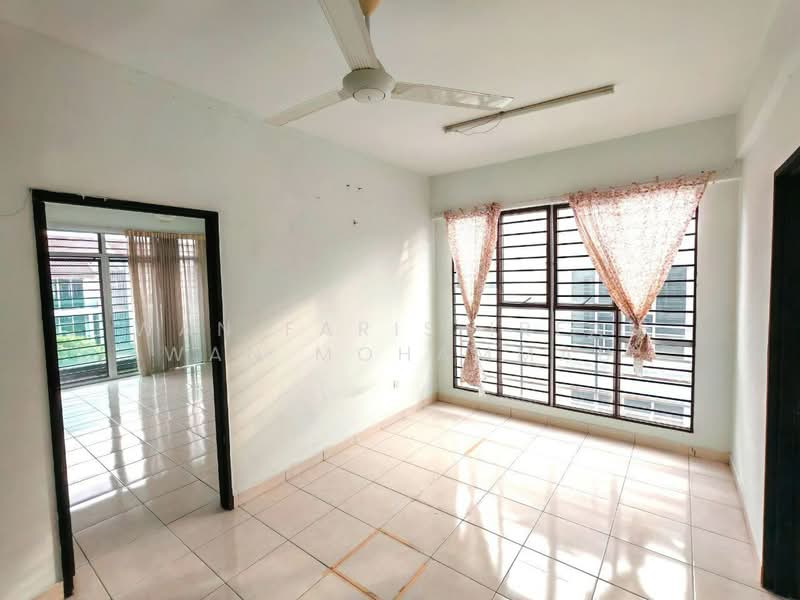 3-storey Terraced House for Sale in Kajang (Selangor) - Wan Faris Irfan Wan Mohammad - Living Room - PropertyGuru.com.my