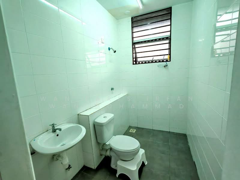 3-storey Terraced House for Sale in Kajang (Selangor) - Wan Faris Irfan Wan Mohammad - Bathroom - PropertyGuru.com.my