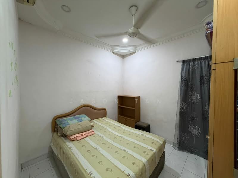 Rumah Teres 1 Tingkat untuk Dijual di Taman Molek (Johor Bahru) - Jason Tan - Bedroom - PropertyGuru.com.my