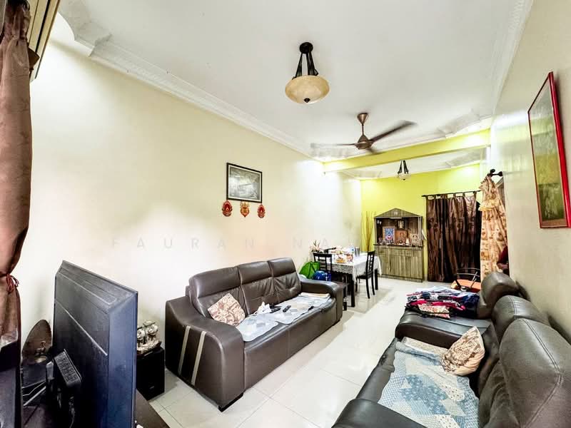 Townhouse for Sale in Batu Caves (Selangor) - Fauran Nawawi - Living Room - PropertyGuru.com.my