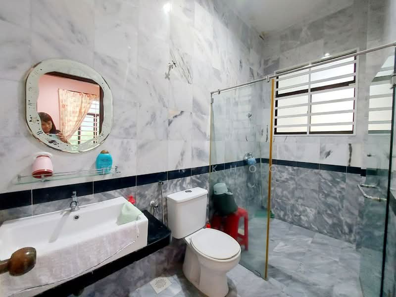 Bungalow for Sale in Jelapang (Ipoh) - Qazin Khoo - Bathroom - PropertyGuru.com.my