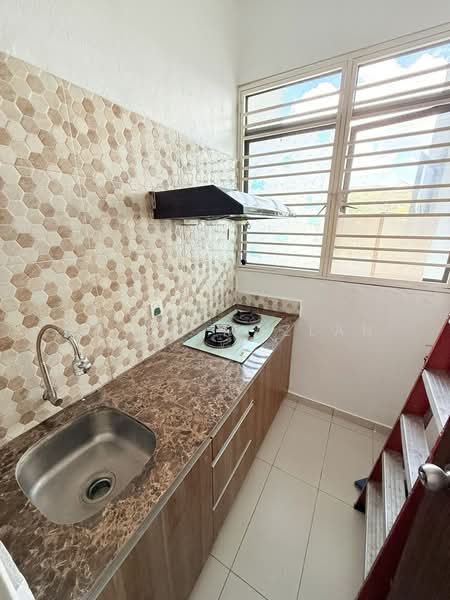Servis Apartment untuk Dijual di Seasons Garden Residences - Halim Mazlan - Kitchen - PropertyGuru.com.my