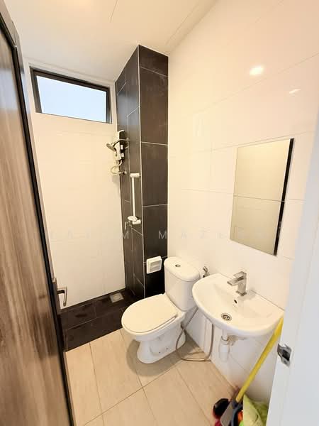 Servis Apartment untuk Dijual di Seasons Garden Residences - Halim Mazlan - Bathroom - PropertyGuru.com.my