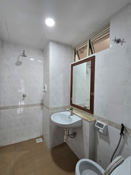Kondominium untuk Disewa di Almaspuri - Weng Loong Kok - Bathroom - PropertyGuru.com.my