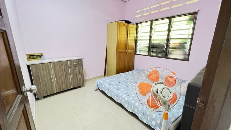 Rumah Teres 1 Tingkat untuk Dijual di Taman Green View (Pasir Panjang) - Raj Kumar - Bedroom - PropertyGuru.com.my