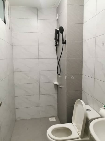 Servis Apartment untuk Disewa di SKS Habitat - June Teo - Bathroom - PropertyGuru.com.my