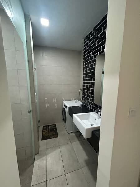 Servis Apartment untuk Disewa di Union Suites - Thanap Priyaa - Bathroom - PropertyGuru.com.my