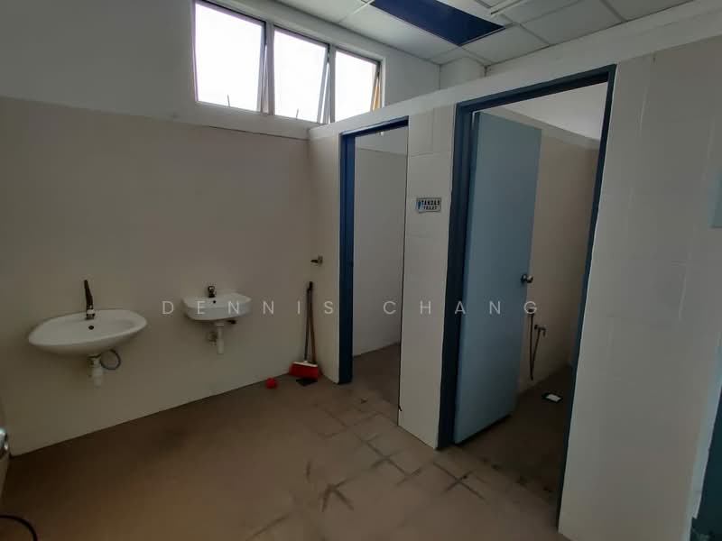 Kilang untuk Dijual di Kawasan Industri Sungai Purun (Semenyih) - Dennis Chang - Bathroom - PropertyGuru.com.my