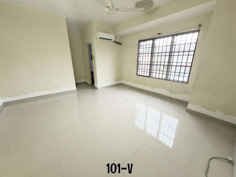 Terraced House for Sale in Bandar Botanic (Klang) - Zackinn Hoi - Living Room - PropertyGuru.com.my