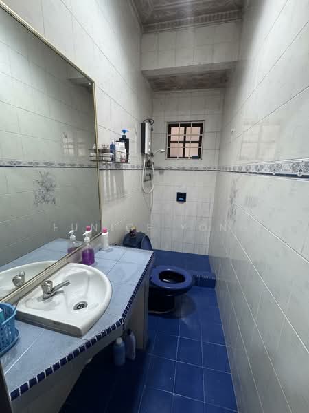 Semi-Detached House for Sale in Seksyen 4 (Petaling Jaya) - Eunice Yong - Bathroom - PropertyGuru.com.my