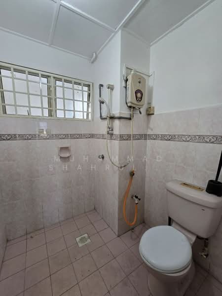 Pangsapuri untuk Dijual di Sri Bayu Apartments - Muhammad Shahrul Ridhwan Mehamad Nasir - Bathroom - PropertyGuru.com.my