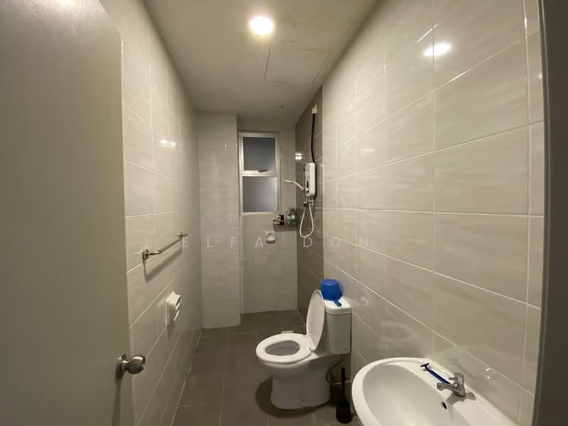 Service Residence for Sale at Bsp Skypark - Elfa Don - Bathroom - PropertyGuru.com.my