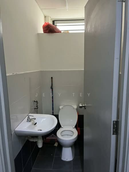 Kedai untuk Disewa di Bandar Indahpura (Kulai) - Jesy Tey - Bathroom - PropertyGuru.com.my