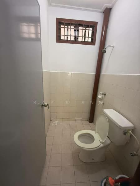 1.5-storey Terraced House for Sale in Taman Pelangi Indah (Ulu Tiram) - Ray Kiang - Bathroom - PropertyGuru.com.my
