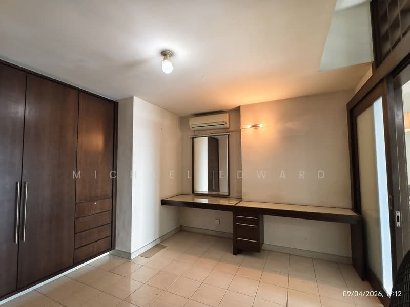 Servis Apartment untuk Dijual di Amcorp Serviced Suites - Michael Edward - Bedroom - PropertyGuru.com.my