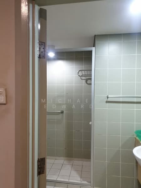 Servis Apartment untuk Dijual di Amcorp Serviced Suites - Michael Edward - Bathroom - PropertyGuru.com.my