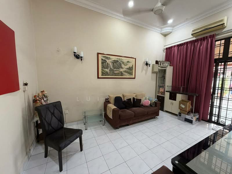 Rumah Teres 1 Tingkat untuk Dijual di Taman Molek (Johor Bahru) - Luis Lim - Living Room - PropertyGuru.com.my