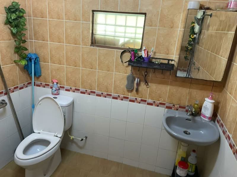 Rumah Teres untuk Dijual di Kepong (Kuala Lumpur) - Elaine Yap - Bathroom - PropertyGuru.com.my