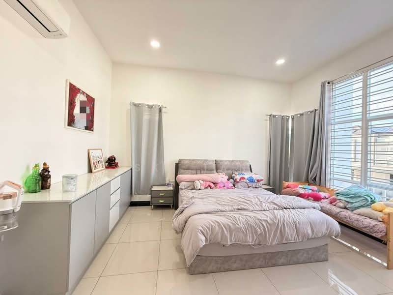Cluster House for Sale in Setia Tropika (Johor Bahru) - Sky Tan - Bedroom - PropertyGuru.com.my