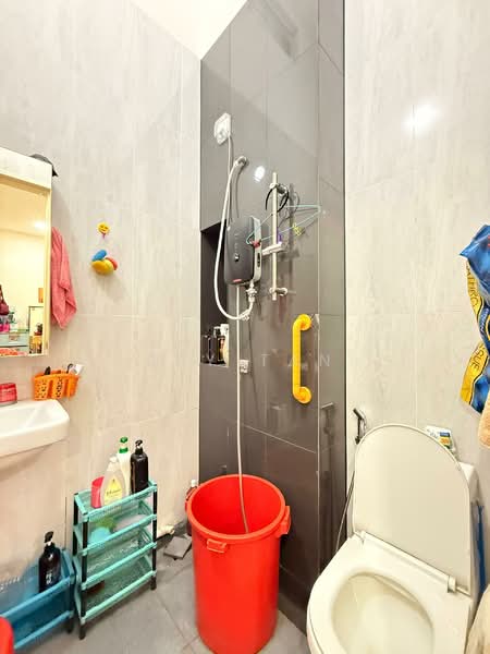 Cluster House for Sale in Setia Tropika (Johor Bahru) - Sky Tan - Bathroom - PropertyGuru.com.my